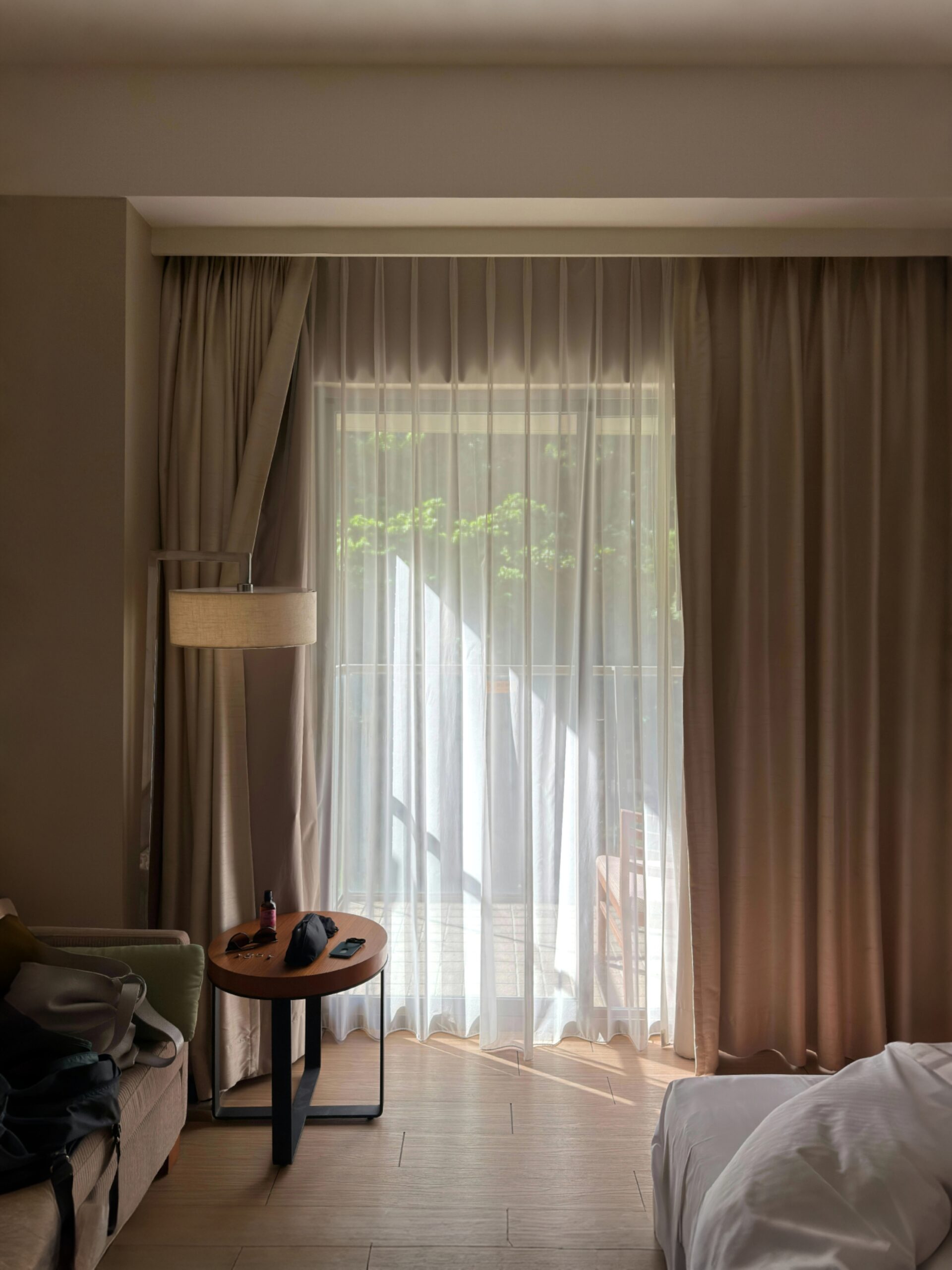 gorden kamar minimalis elegan di pesanggrahan