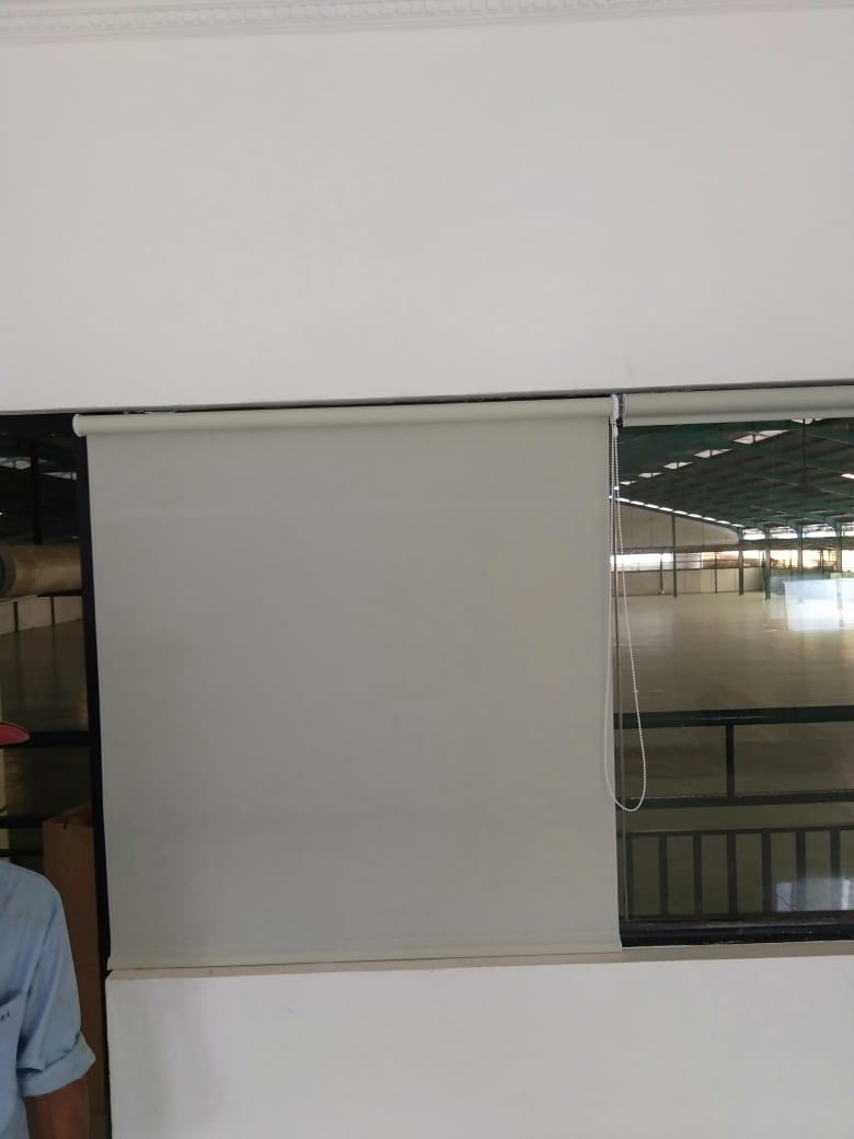 pemasangan roller blind di gudang di ciputat