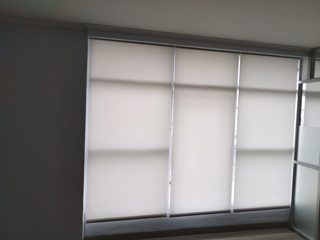 pemasangan roller blind dimout di graha raya