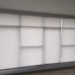 pemasangan roller blind tirai kantor bahan dimout di graha raya