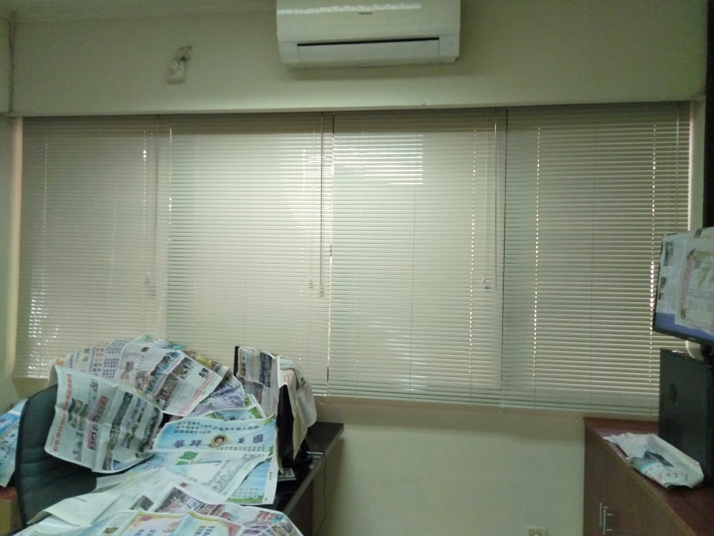 pemasangan venetian blind custom di graha raya
