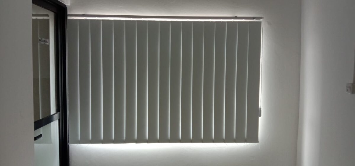 pemasangan vertical blind blackout di graha raya
