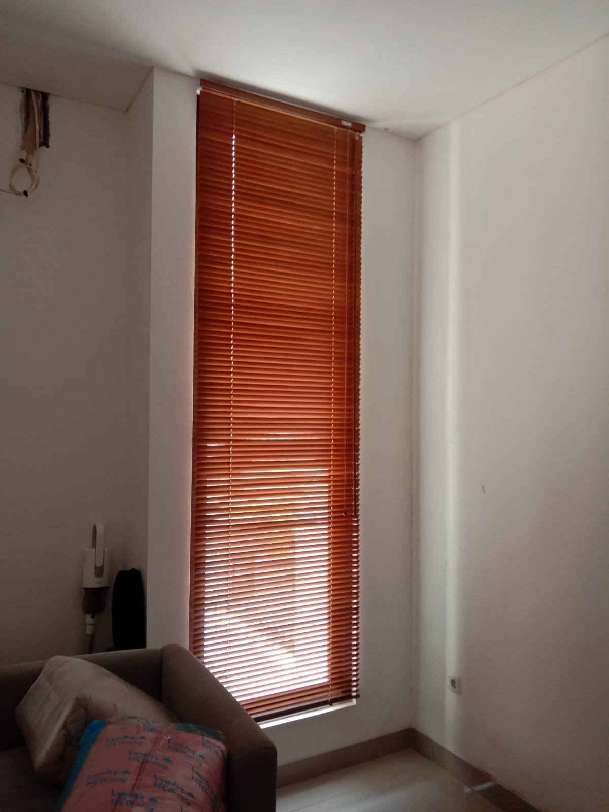 pemasangan tirai kayu/wooden blind kualitas elegan di gading serpong