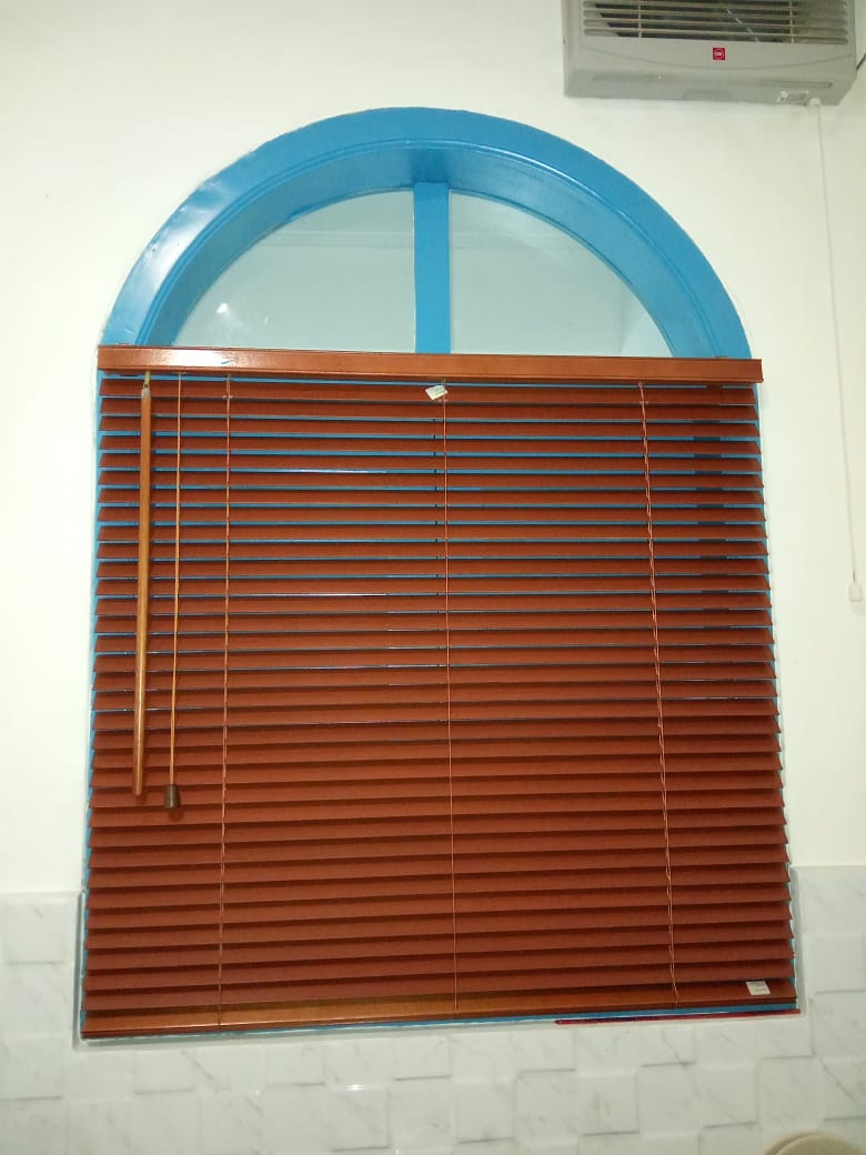 pemasangan wooden blind custom di cisauk