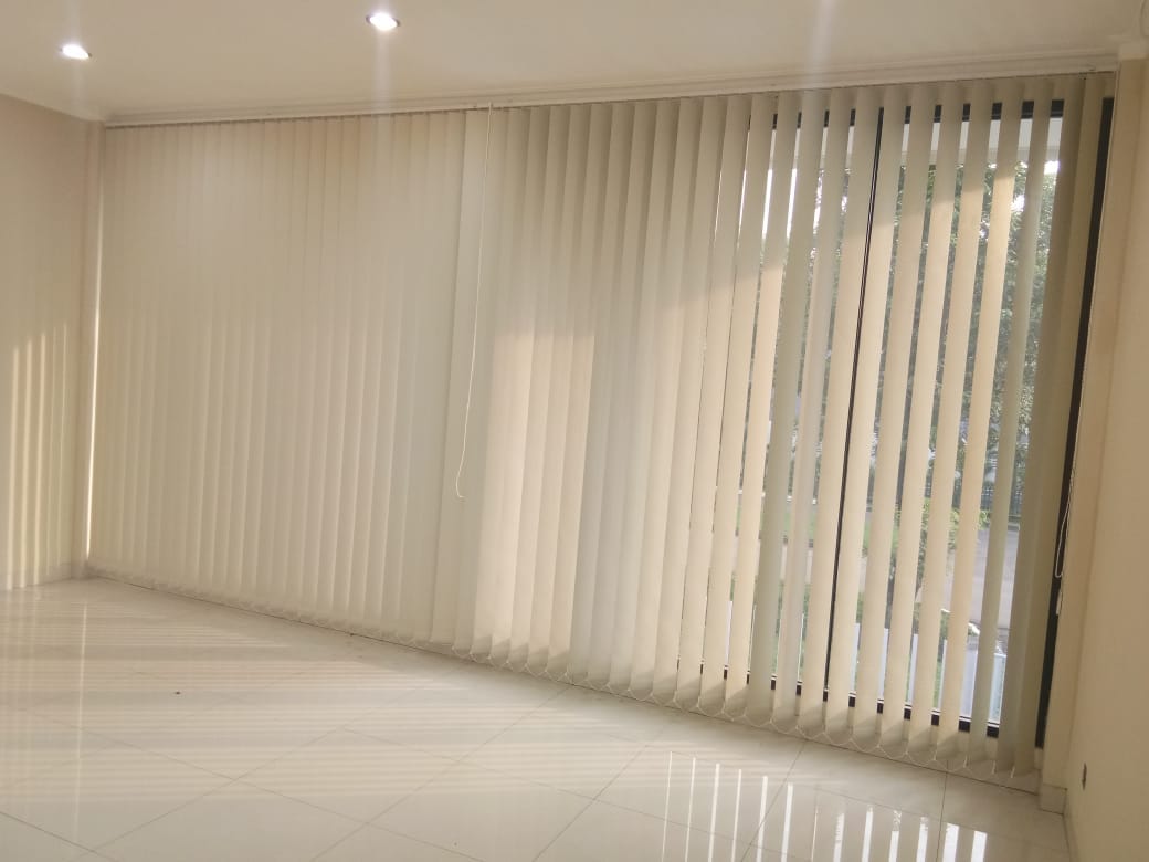 pemasangan vertical blind dimout di pasar kemis