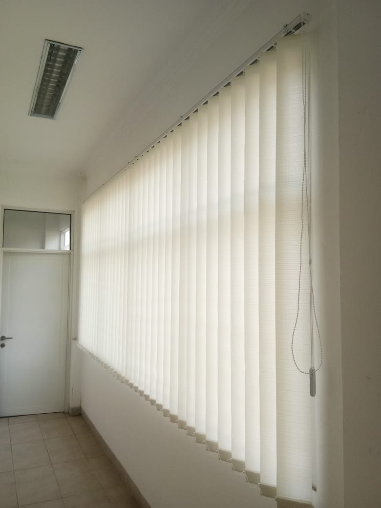 pemasangan vertical blind dimout di karawaci custom dan pilihan banyak